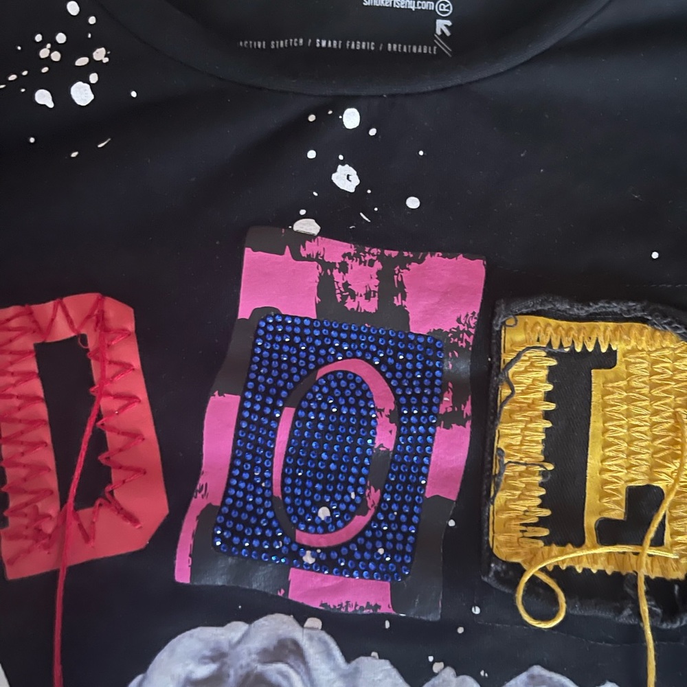 Smokerise Graphic Tshirt Sz Large With The Word Idols Spelled In Embellishment. View 3